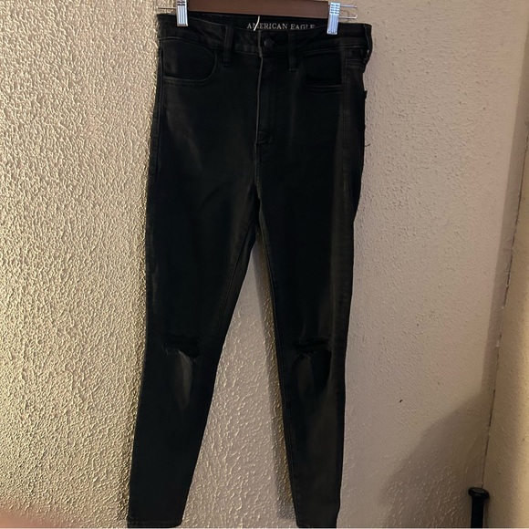 American Eagle Outfitters Women's Black Distressed Skinny Jeans Size 6 Short - Picture 1 of 13